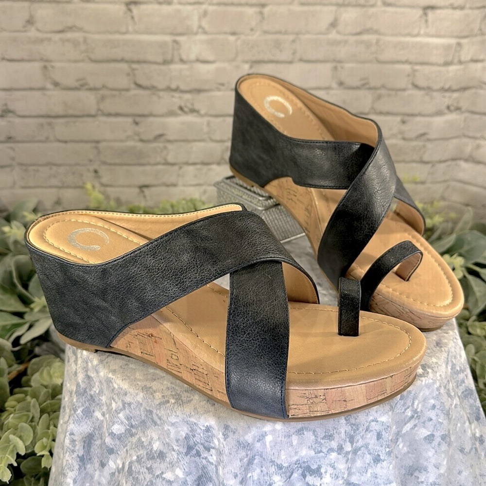 Journee Collection “Rayna” Charcoal Cross-band Cork Wedge Sandals WMS 9M🩶EUC